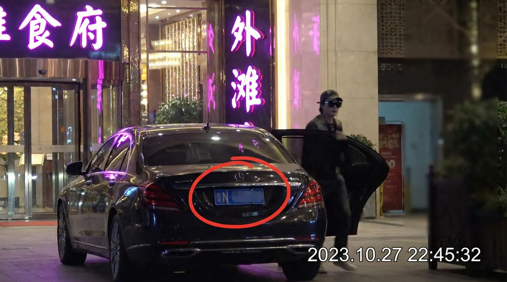 ob体育平台娱乐 - 豪车餐厅外偷拍